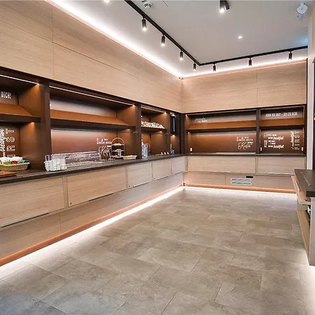 B&B Hotel Koeln-City 